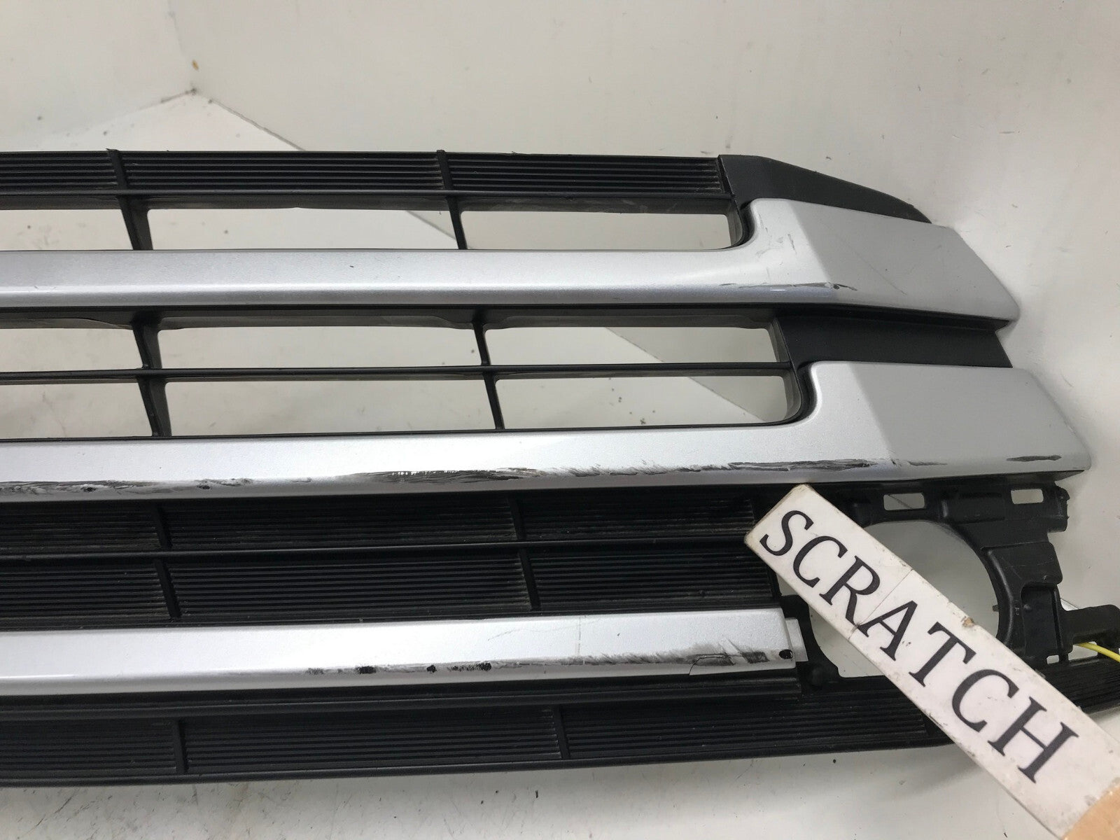 Grill Grille 2017-19 Toyota Highlander Suv 53112-0E180 OEM