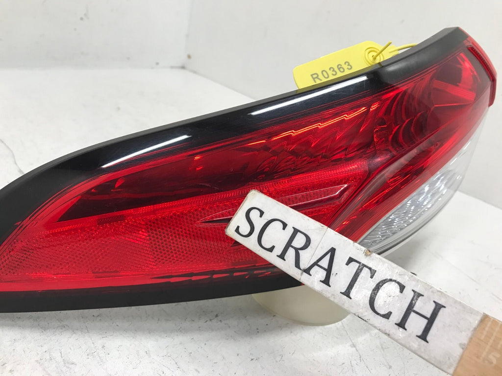 Tail light Damaged Driver LH Left 2020-2021 Toyota Corolla 8156112D10 OEM