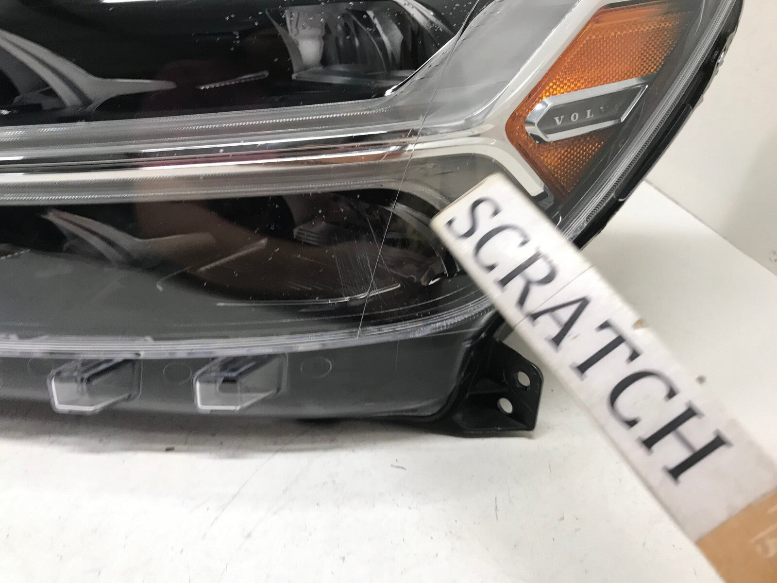 Headlight Damaged Left LH Driver 2019-2021 Volvo XC40 31655996 OEM