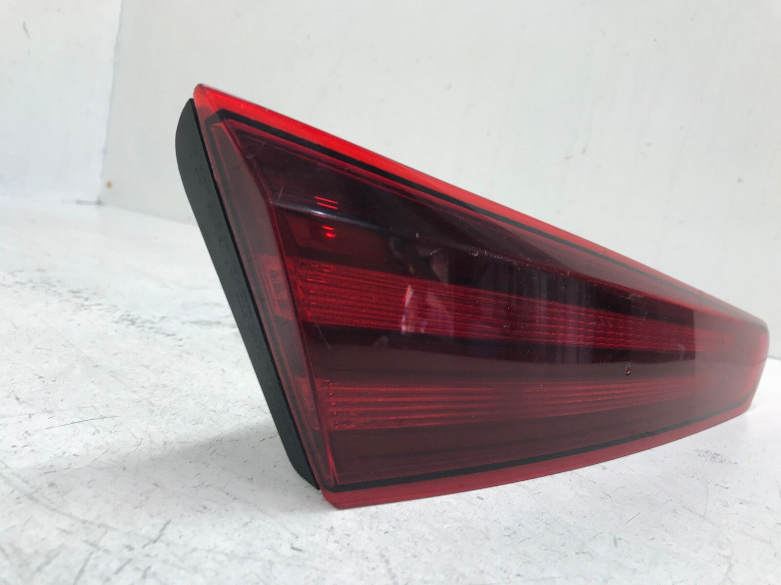 Tail light Damaged LH Driver 2019 - 2020 Hyundai Elantra 92403-F3500 OEM