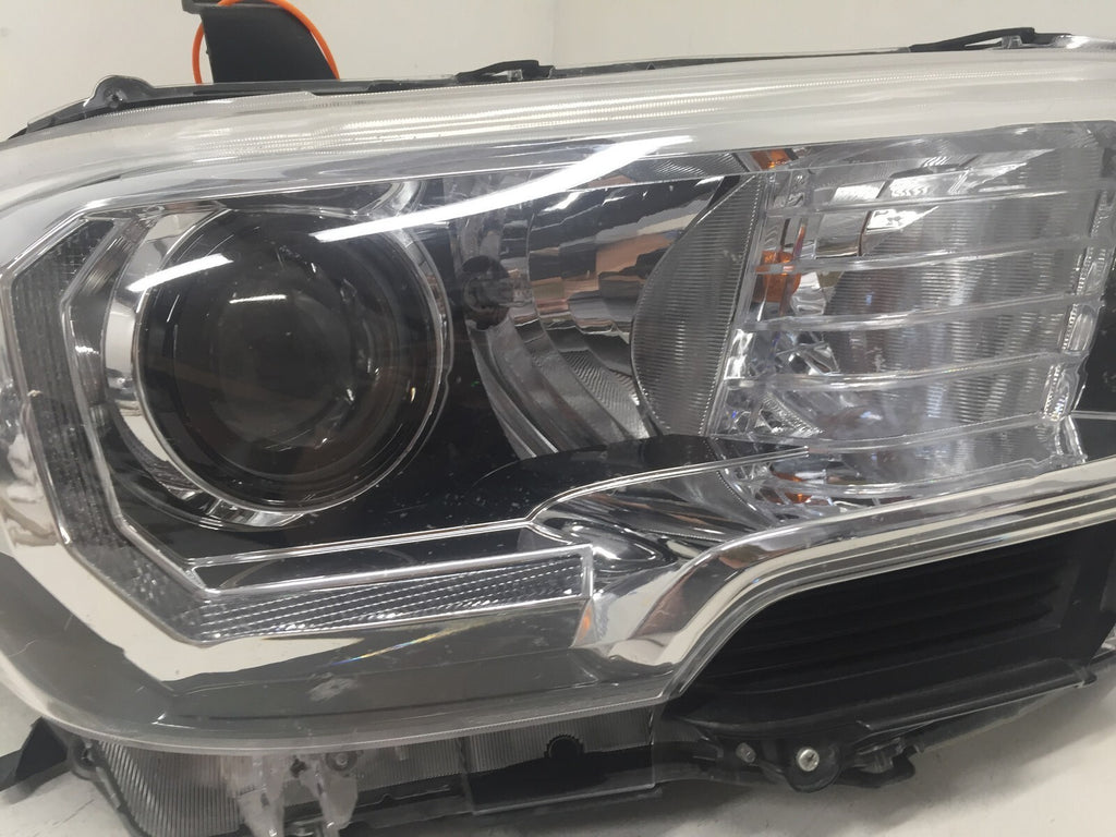 Headlight Damaged Right Passenger RH Toyota Tacoma 2016-2019 81110-04270 OEM