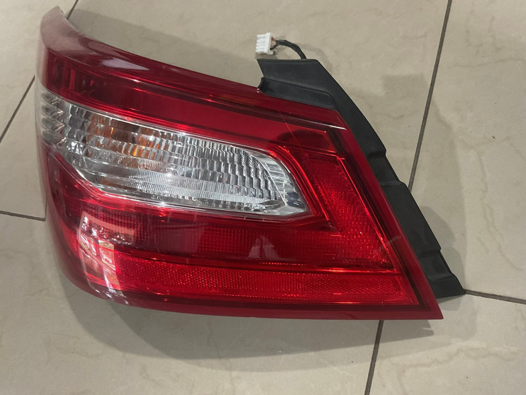 Tail Light Left LH Driver 2016-2018 Nissan Altima CAPA