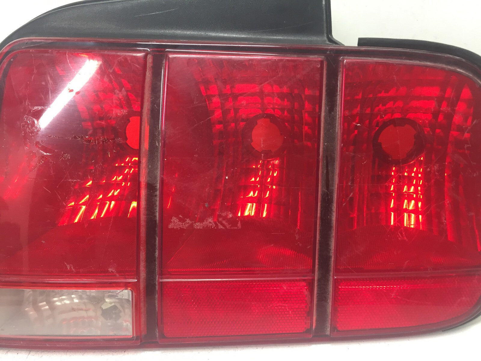 Tail light Damaged Lamp Right Passenger RH Ford Mustang 2005-2007 OEM2