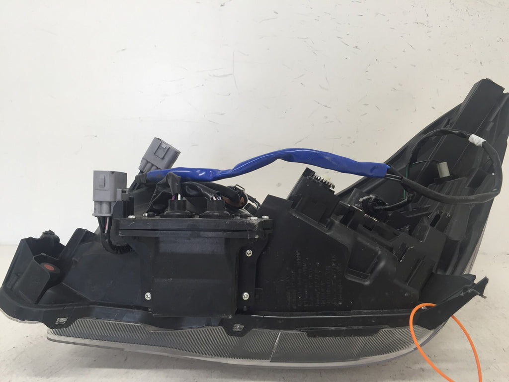 Headlight Damaged Halogen Lamp Right Passenger Subaru Forester 2017-2018 OEM