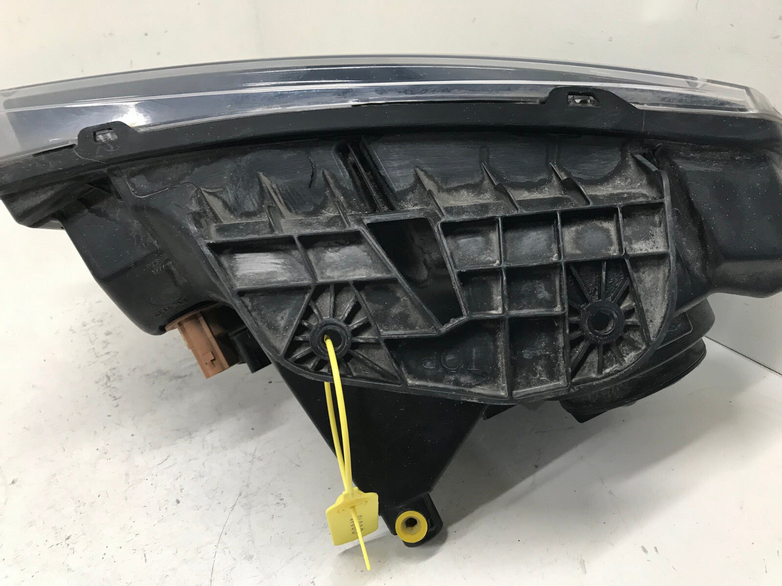 Headlight Damaged Halogen Right RH Passenger Chevrolet Camaro 14-15 23187850 OEM