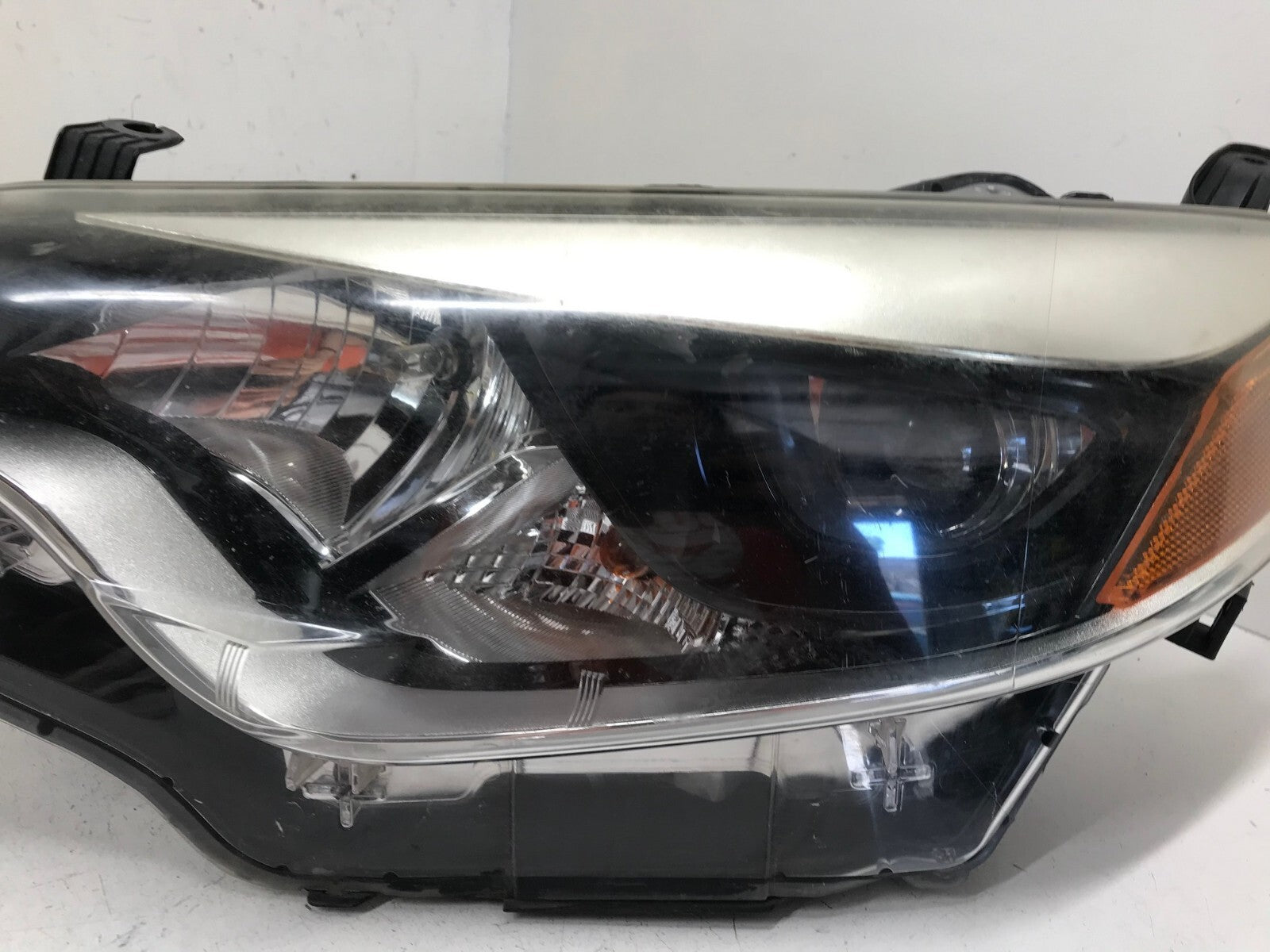 Halogen Headlight Damaged Driver LH Toyota Corolla 2014 - 2016 81150-02E60 OEM