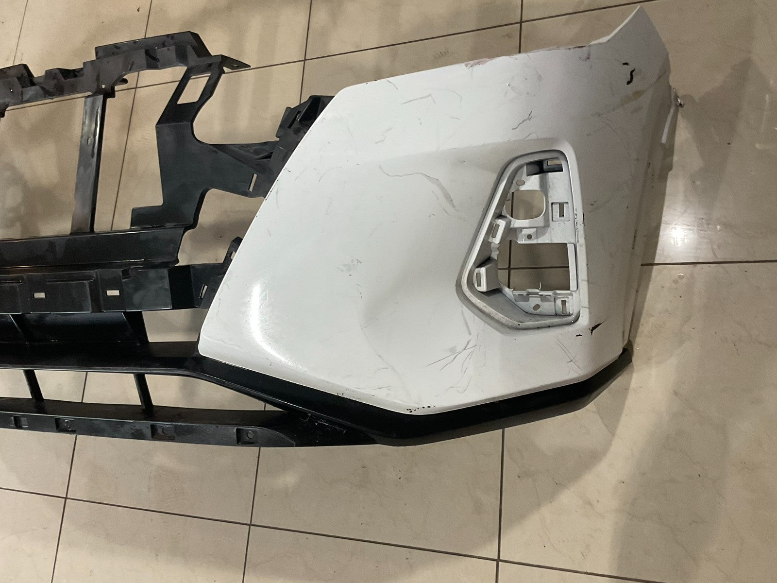 Front Bumper Cover White 2021 2022 Nissan Kicks S/SV/SR 62022+5r00h OEM