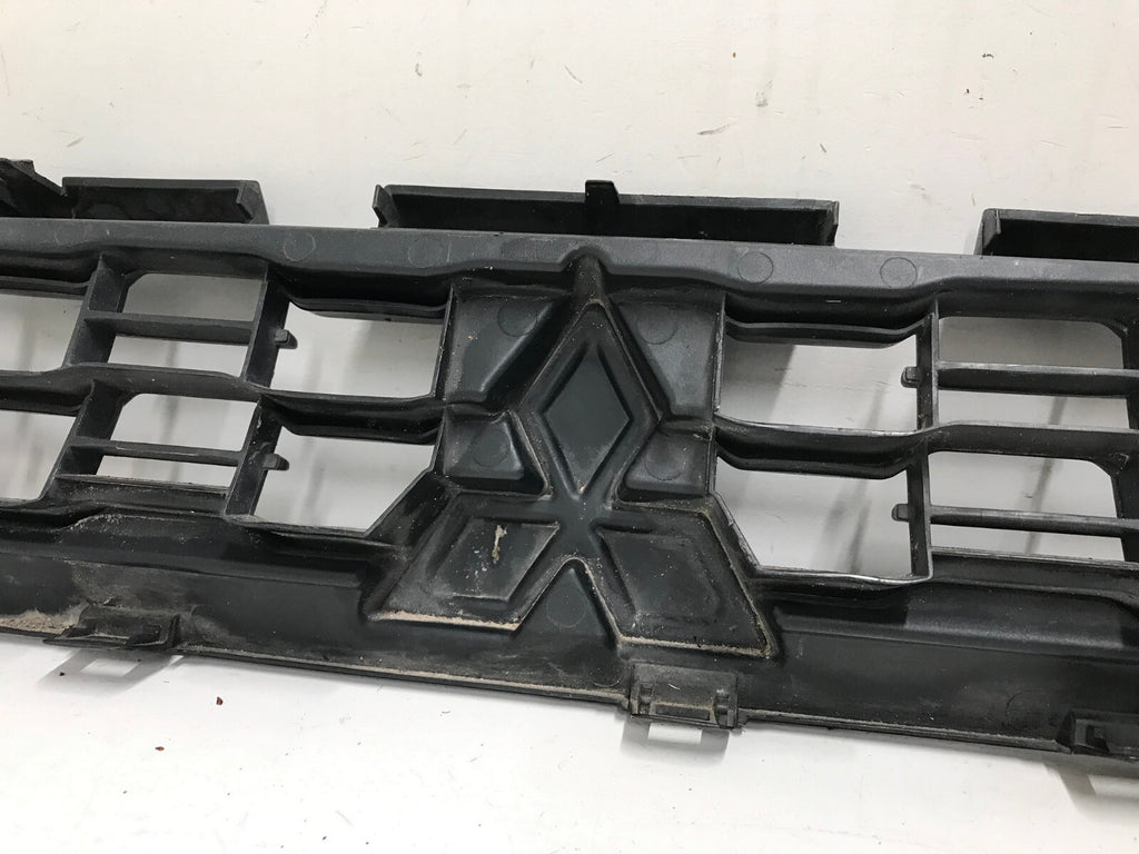 Grill Grille 2013-2015 Mitsubishi Outlander 6402A318 OEM