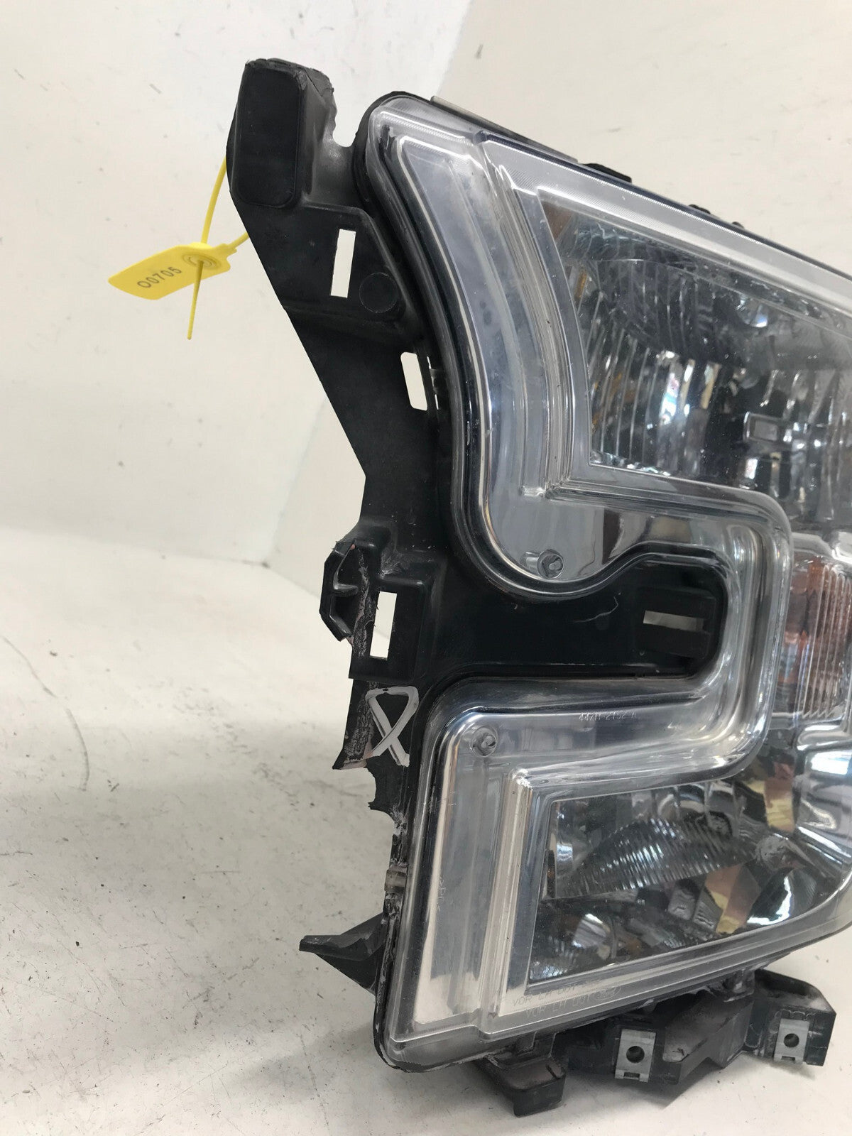 Halogen Headlight Damaged Driver LH Ford F-150 F150 2015-2017 FL34-13006-AU OEM