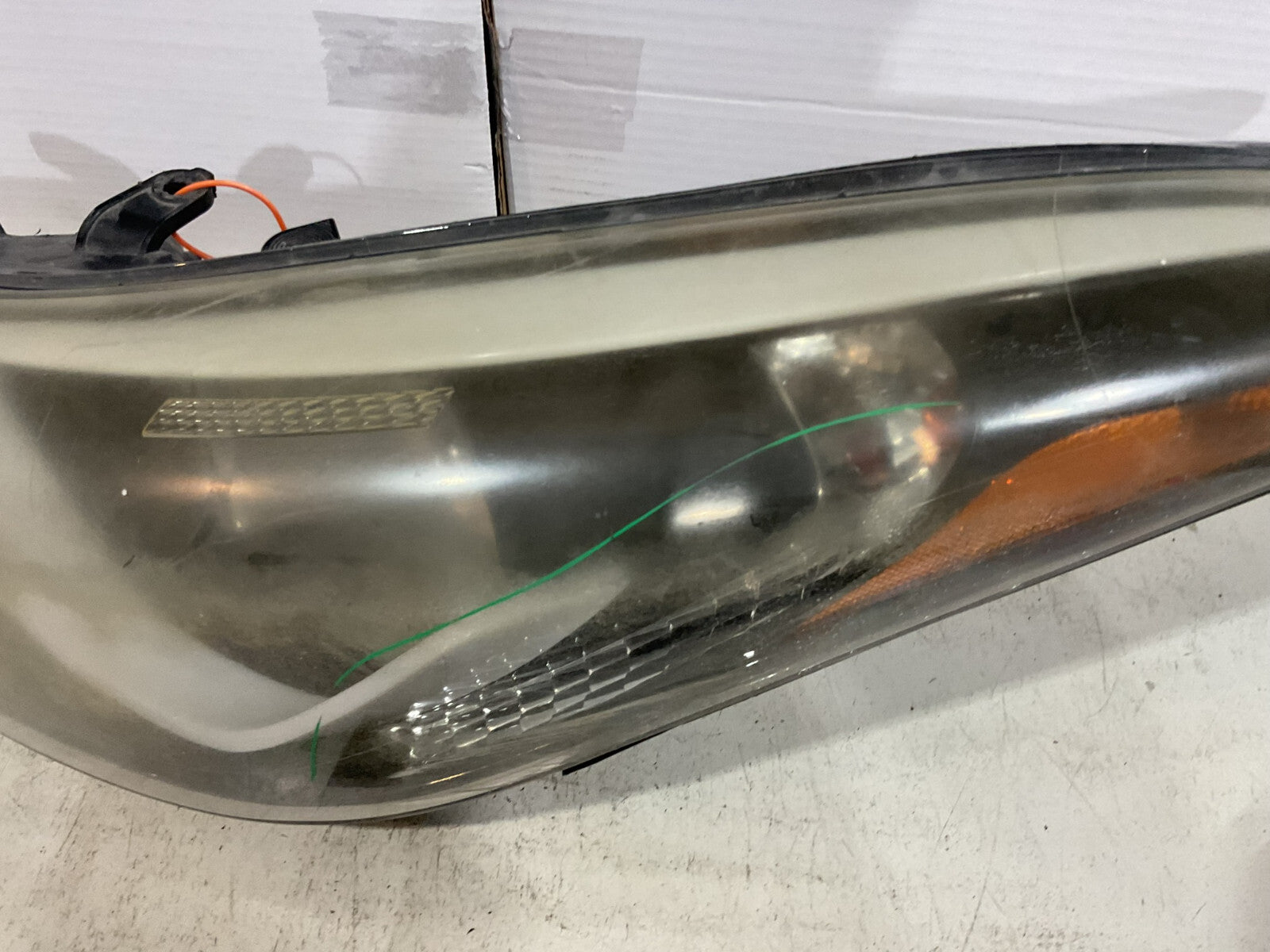 Headlight Damaged Left Driver LH 2014 2015 2016 Hyundai Elantra 92101-3Y OEM