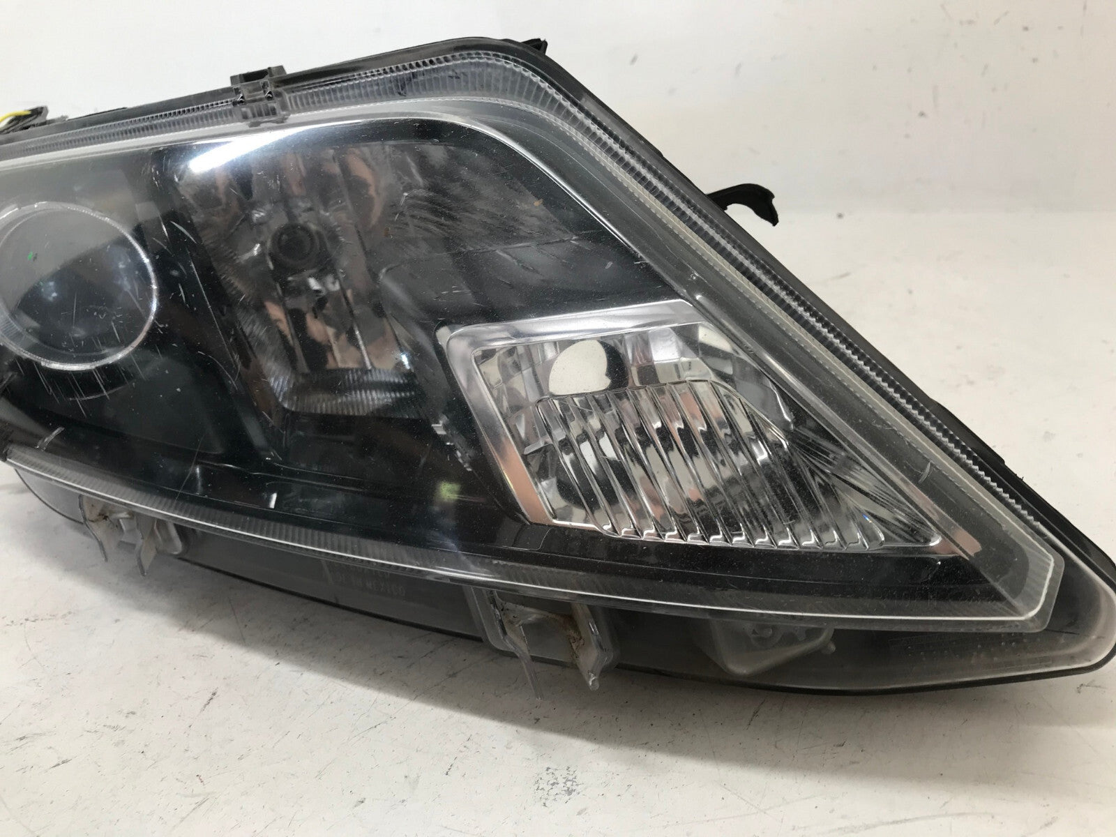 Headlight Damaged Passenger RH 2010 2011 2012 Ford Fusion 9E5Z13008A OEM