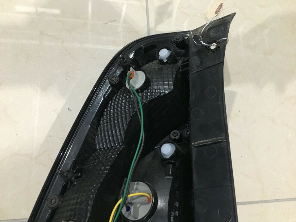 Tail light Damaged Halogen Right RH Passenger Kia Soul 2014-2017 Original