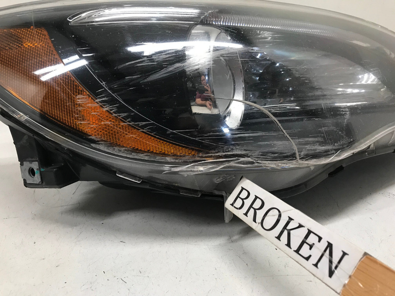 Headlight Damaged Right RH Passenger 11-14 Chrysler 200 68088066AG OEM