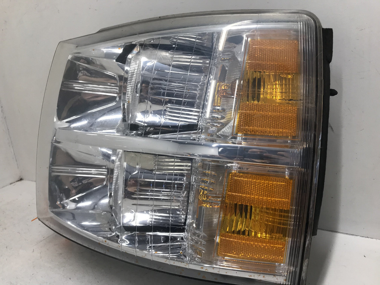 Headlight Damaged Driver LH Chevy Silverado 1500 2500 3500 07-2013 25962804 OEM
