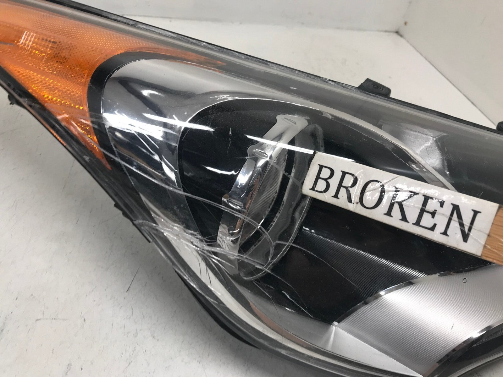Headlight Damaged Right RH 12-2017 Hyundai Veloster PARTS ONLY 92102-2V030 OEM