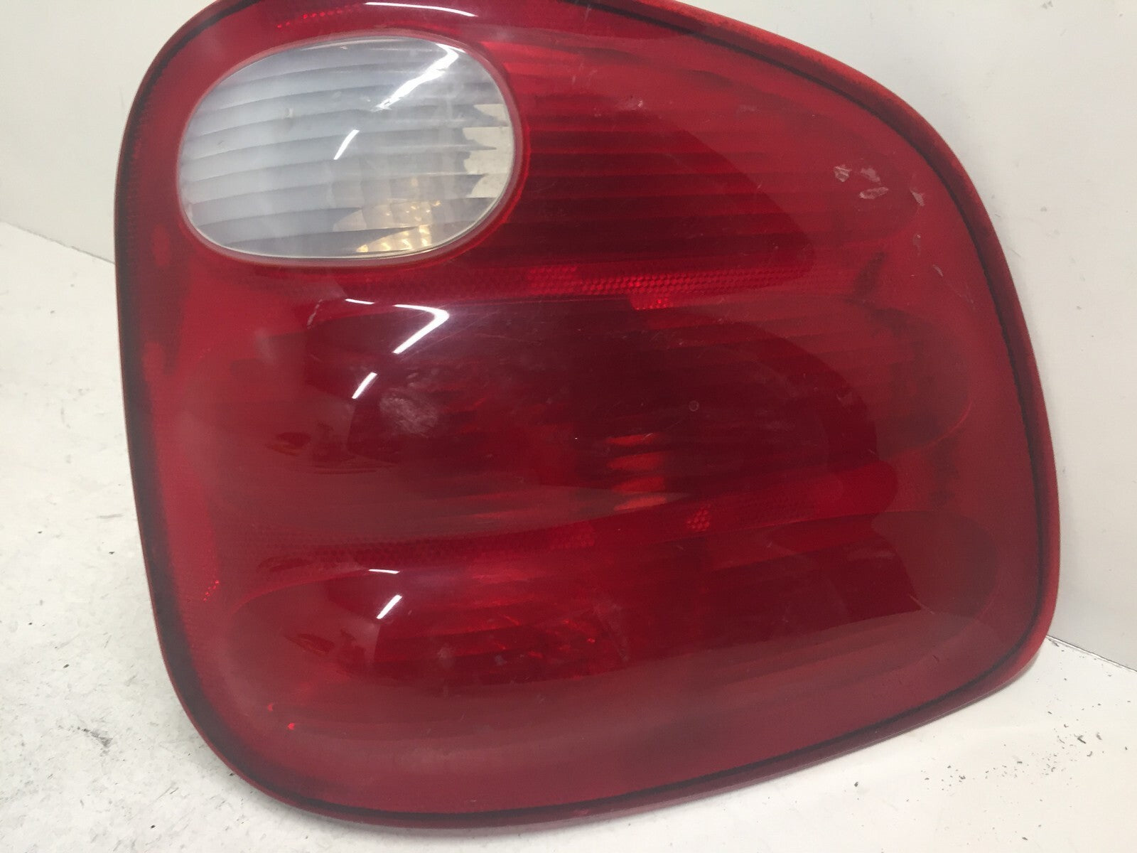 Tail light Damaged Damaged Right RH Ford F 150 2000-2004 YL3X-13440-A OEM