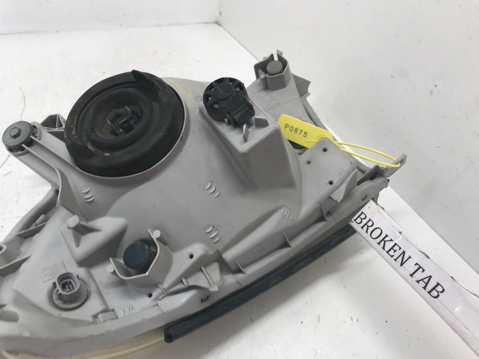 Headlight Damaged passenger RH 05-11 Toyota Tacoma Pickup Truck 81110-04160 OEM