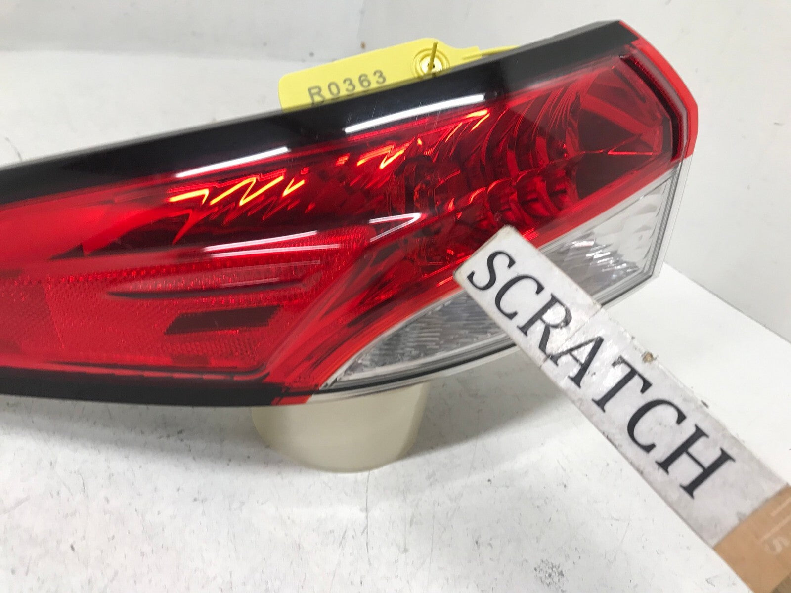 Tail light Damaged Driver LH Left 2020-2021 Toyota Corolla 8156112D10 OEM