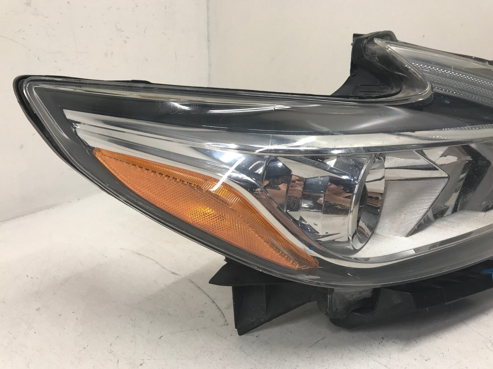 Headlight Damaged Right passenger RH 2016 2017 2018 Nissan Altima 260109HS0A OEM
