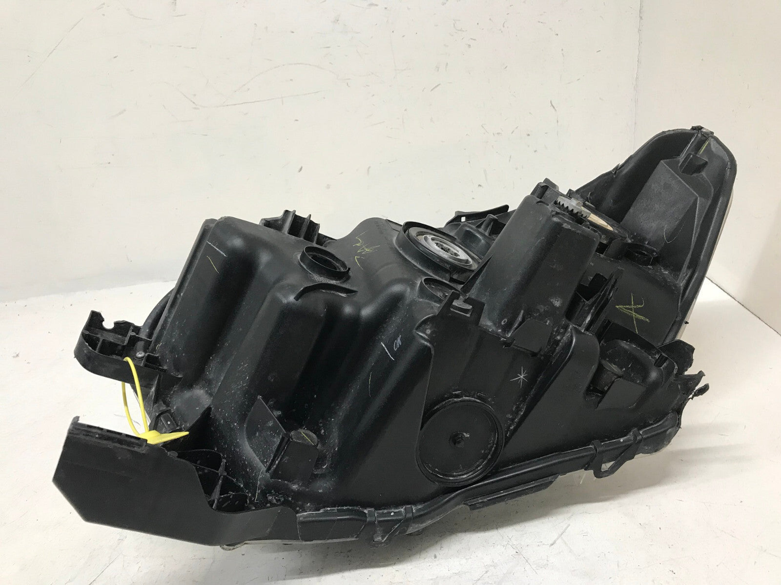 Headlight Damaged Right RH Passenger Toyota Tacoma 2016-2019 81110-04270 OEM