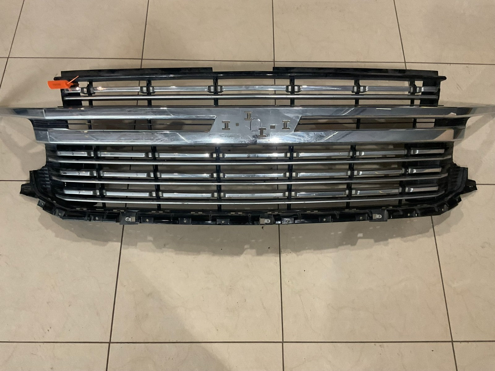 Grille Grill Black/Silver 2021-2022-2023-2024 Chevrolet Tahoe 32020088 OEM
