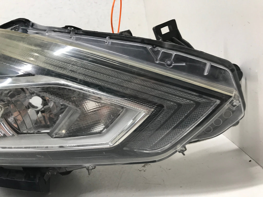 Headlight Damaged passenger RH 2016 2017 2018 Nissan Altima R 260109HS0A OEM