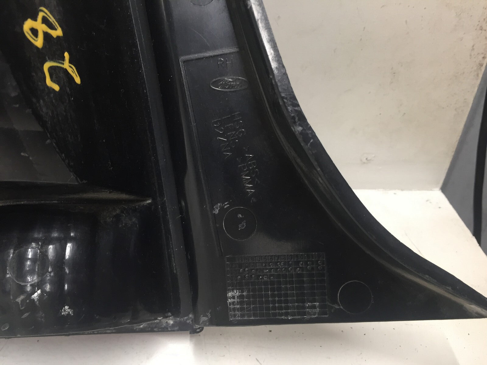 Tail light Damaged Lamp Right Passenger RH Ford Mustang 2005-2007 OEM2
