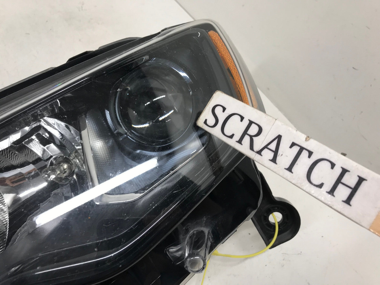 Headlight Damaged Driver Left LH Jeep Grand Cherokee 2016-2020 68266647AD OEM