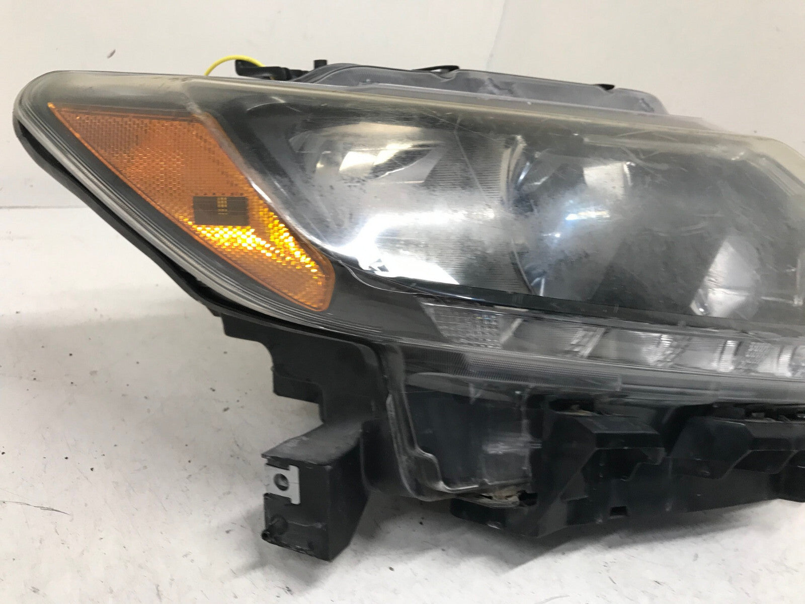 Headlight Damaged Passenger RH Nissan Rogue Truck SUV 2014-2016 260104BA0A OEM