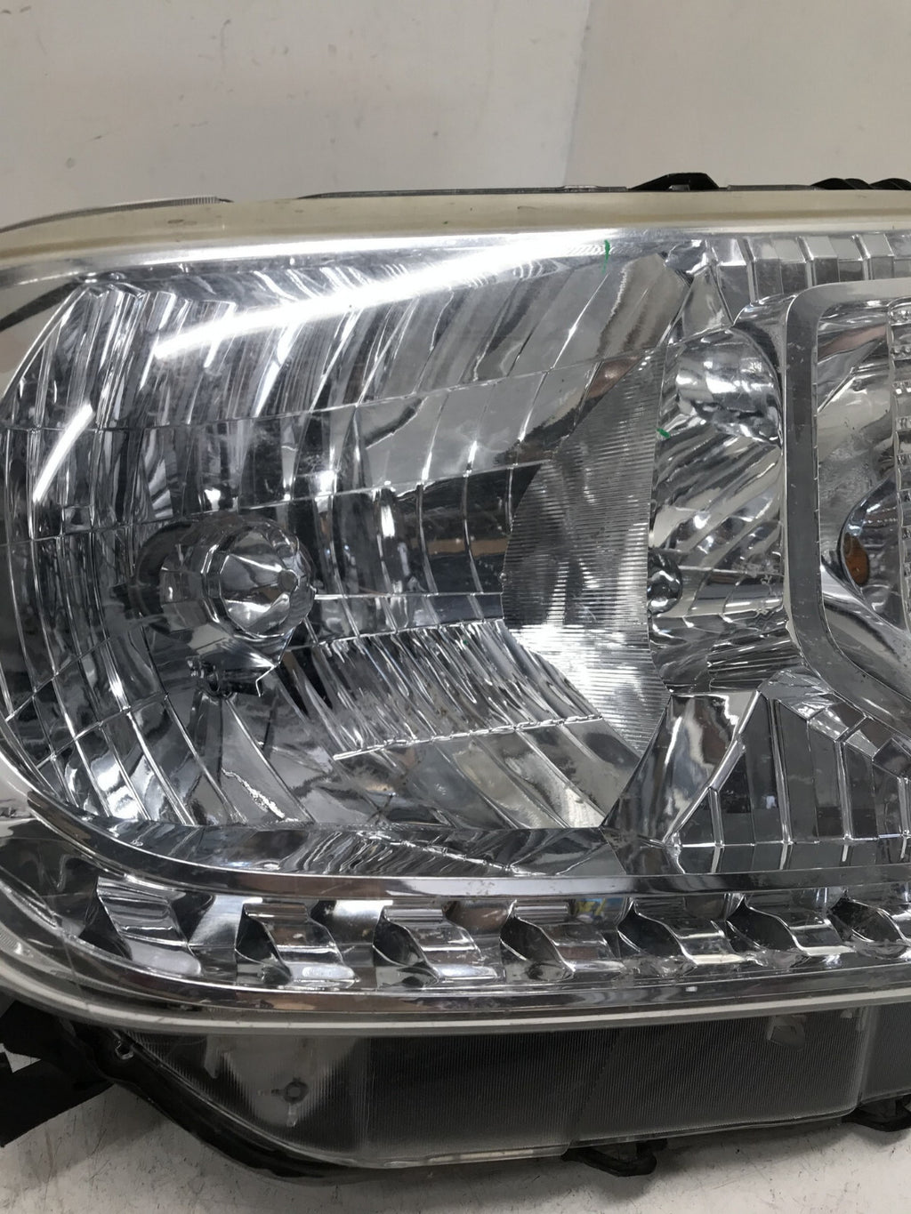 Head light Damaged Lamp Right Passenger RH Toyota Tundra 2014-2020 OEM3