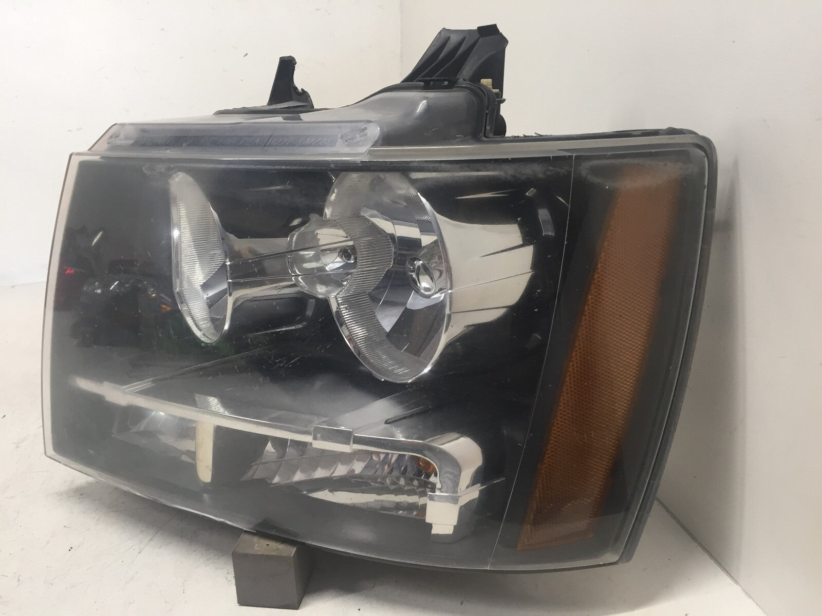 Headlight Damaged Headlamp LH Driver Chevy Tahoe Suburban Avalanche 07-2014 OEM