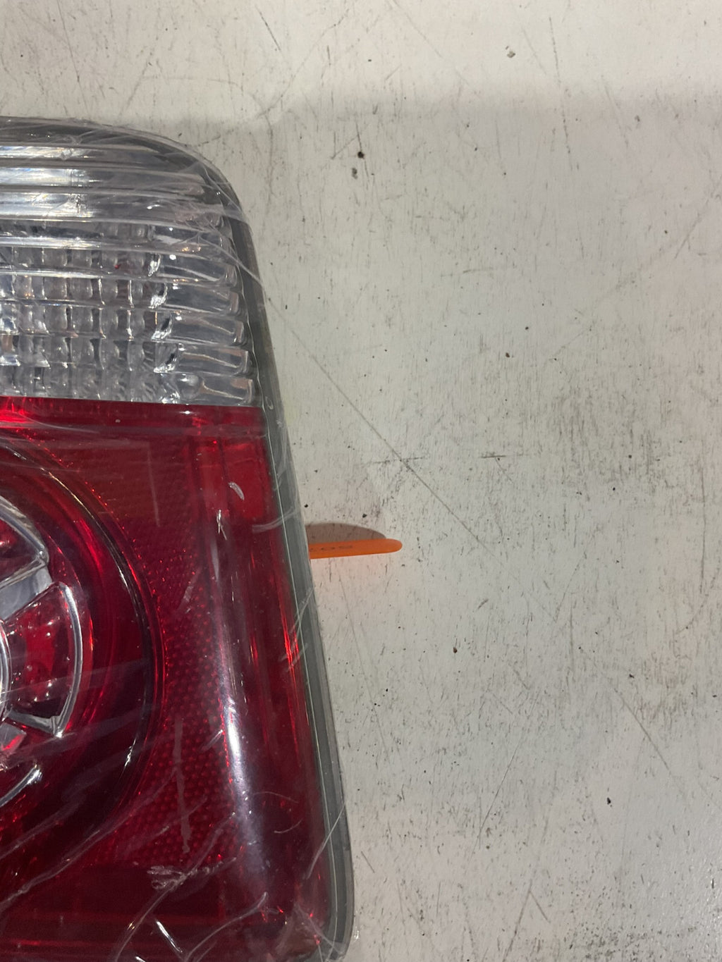 Tail light Damaged Right Passenger RH 2007-2012 GMC Acadia 20811961&itmmeta OEM
