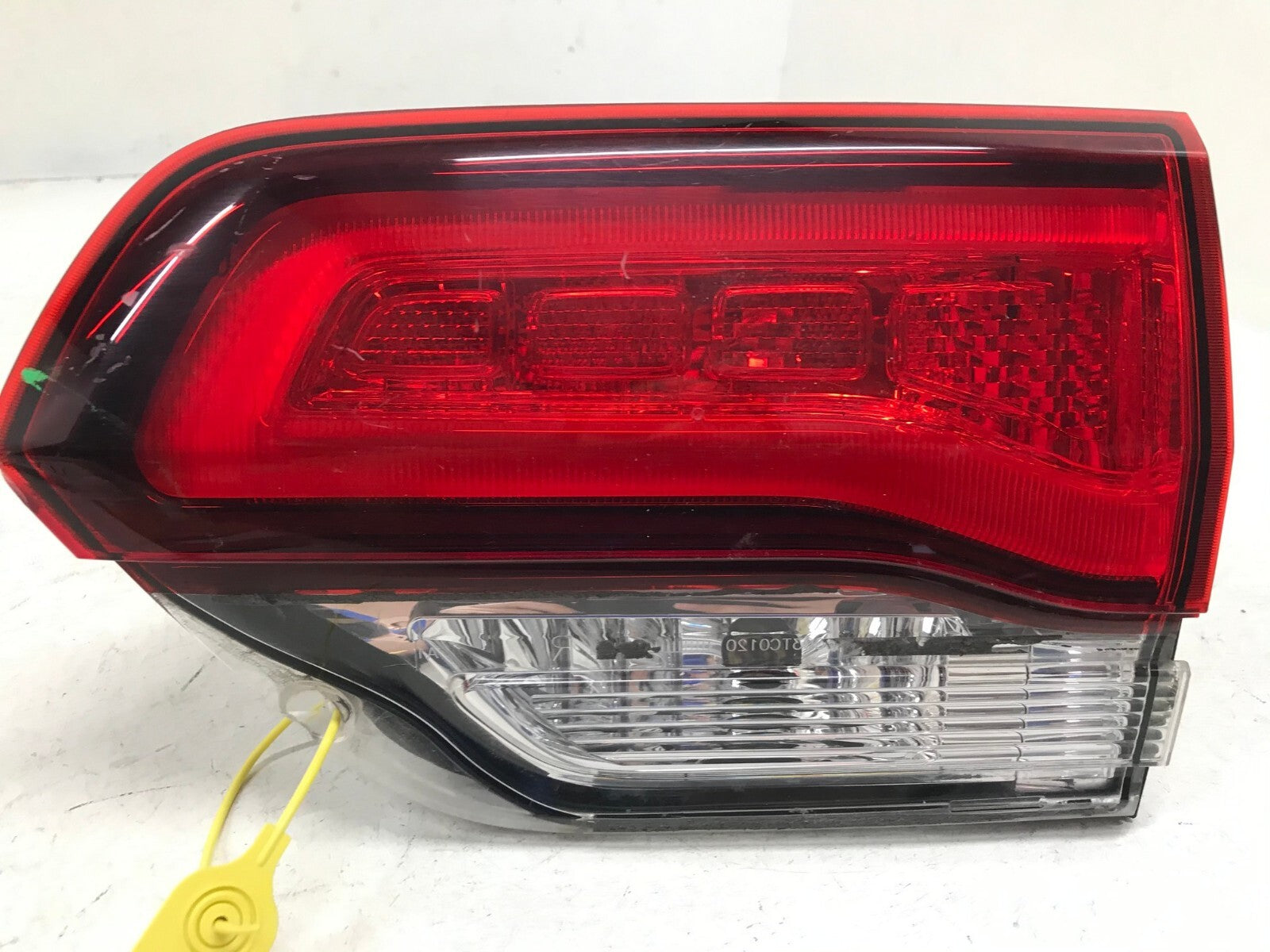 Tail light Damaged Passenger RH 14-21 Jeep Grand Cherokee SRT 68142944AF OEM