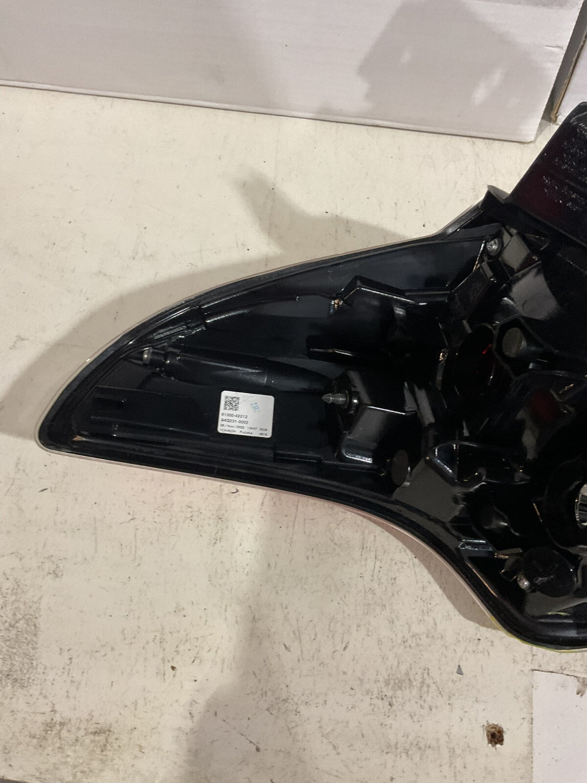 Tail light Damaged Right Passenger RH 2016 2017 2018 Toyota Rav4 8155042212 OEM