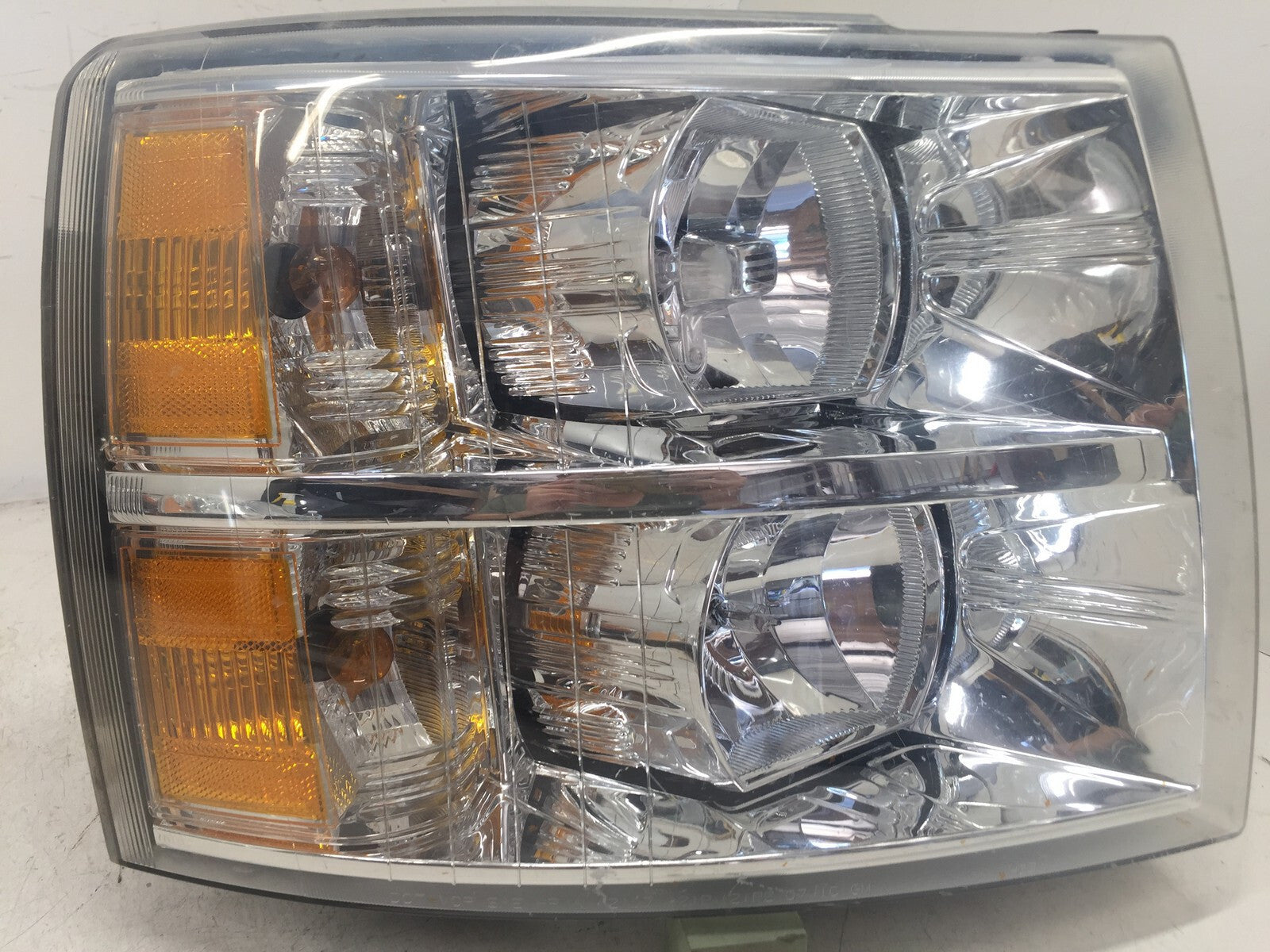 Headlight Damaged Headlamp Passenger RH Chevy Silverado Pickup Truck 07-14 OEM
