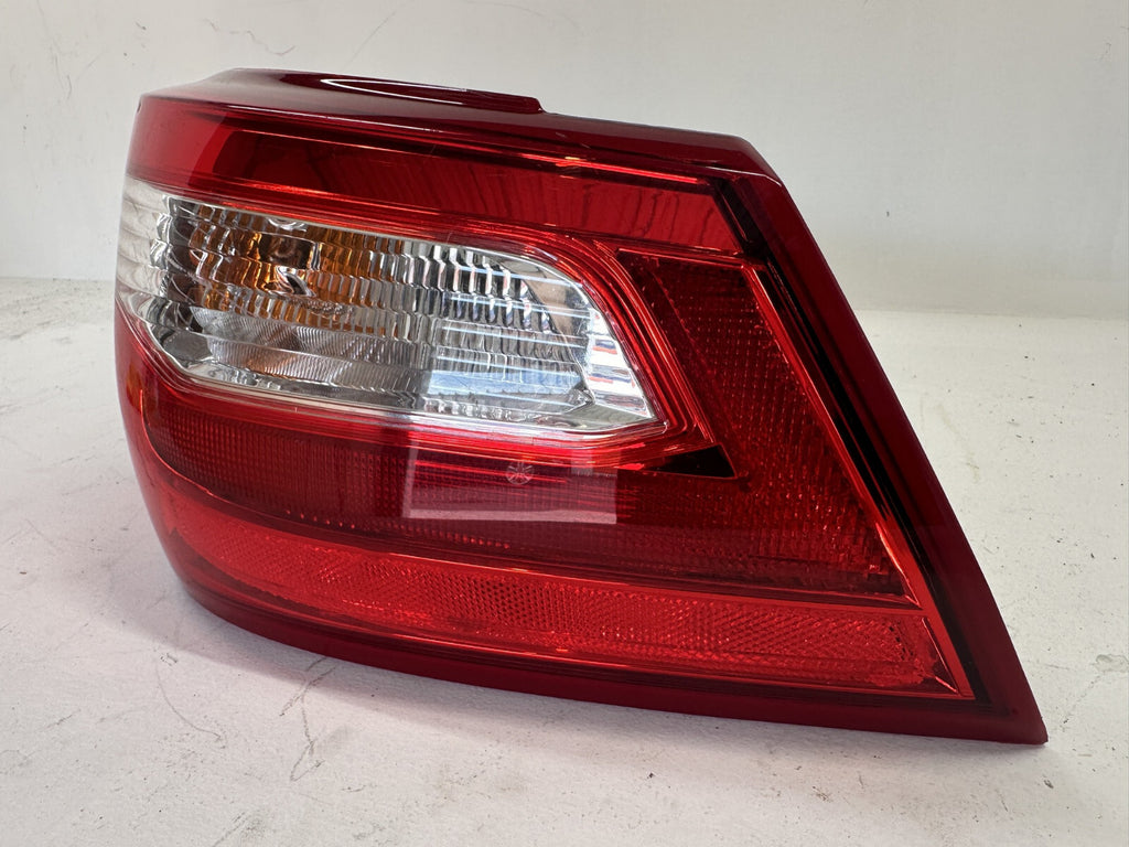 Tail light Damaged Left Driver LH 2016 - 2018 Nissan Altima 265509HS0A OEM