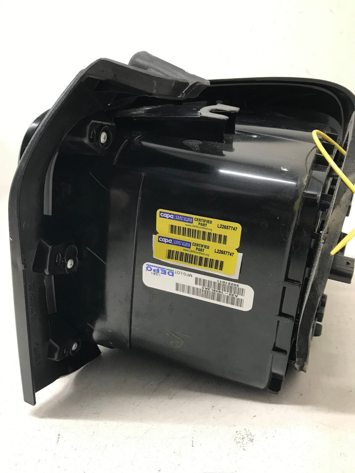 Tail light Damaged Driver LH Left 2015-2023 Jeep Renegade CAPA