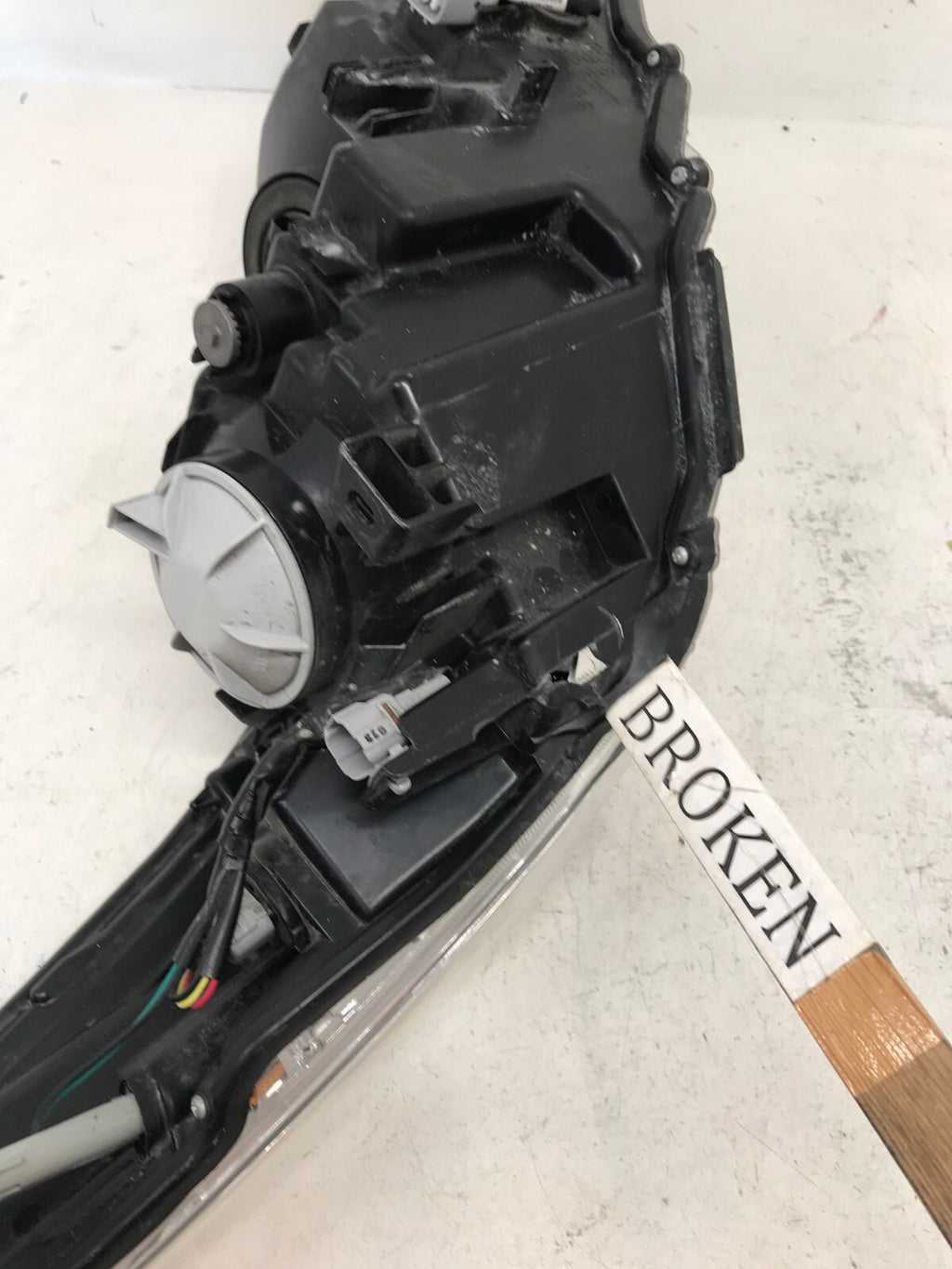 Headlight Damaged Driver LH 2017 2018 2019 Toyota Highlander 811500E360 OEM