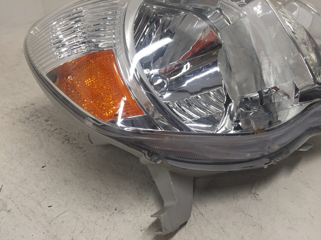 Headlight Damaged Headlamp Passenger RH Toyota Tacoma Pickup Truck 05-11 CAPA