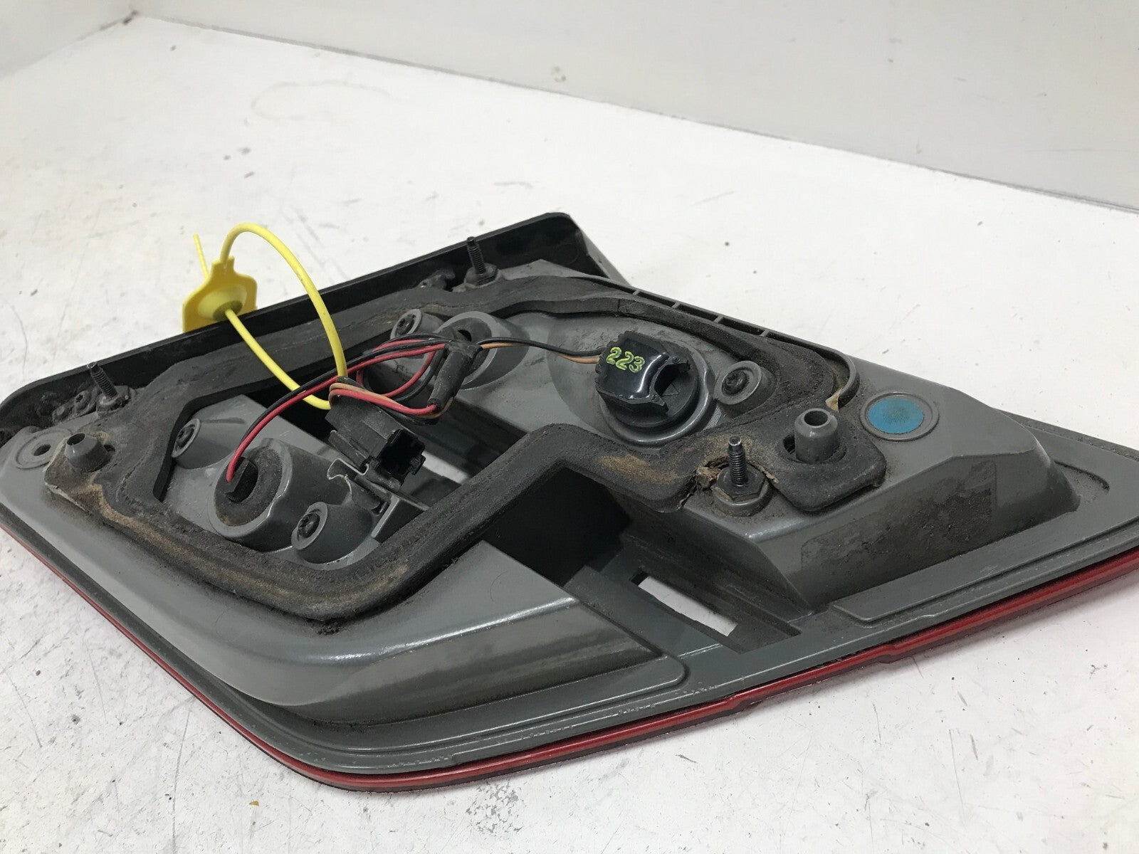 Tail light Damaged Right RH 13 14 15 16 17 18 19 Taurus SDN DG13-15B502-A OEM