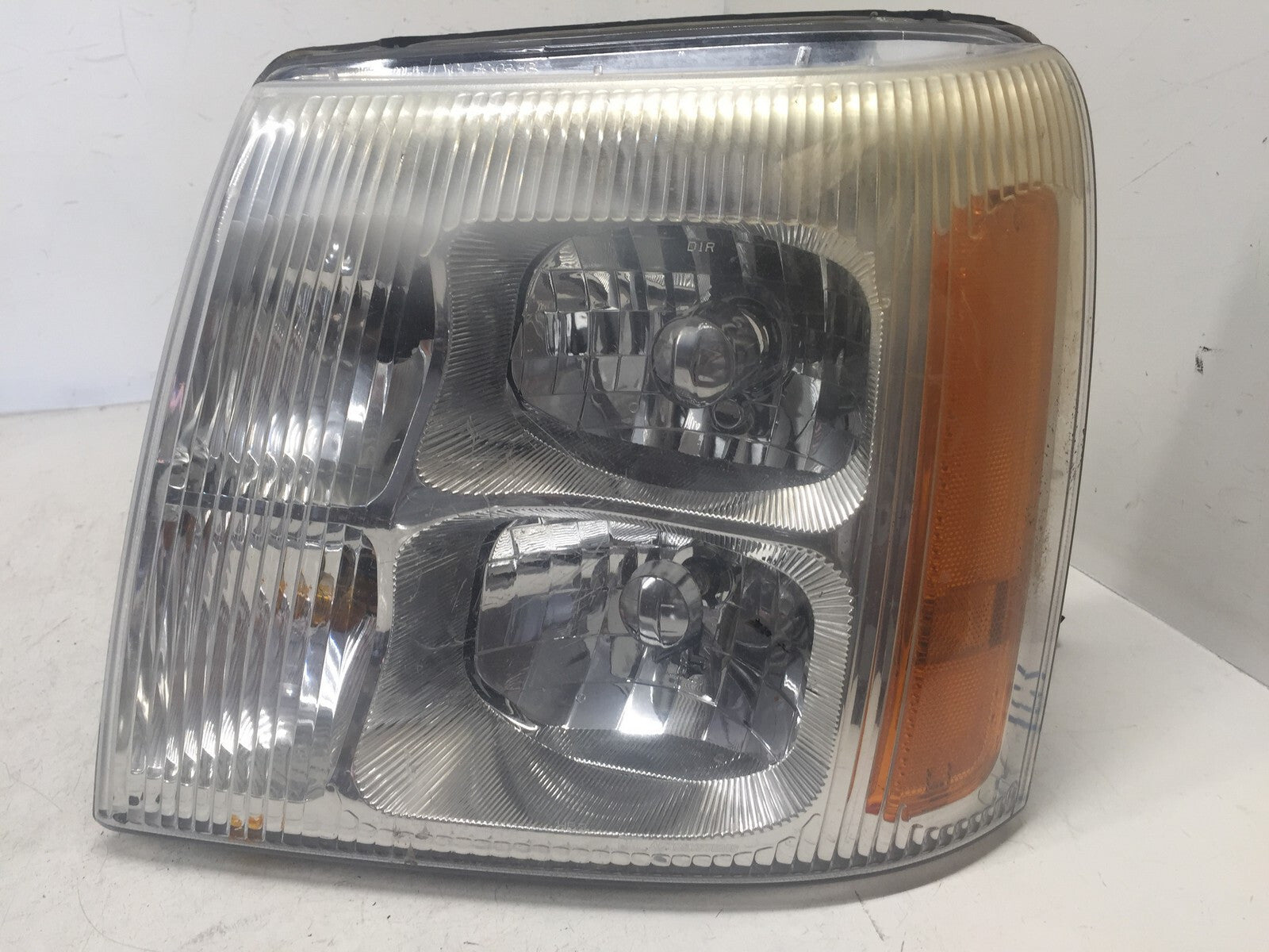 Headlight Damaged Driver Left LH Cadillac Escalade EXT 2003-2006 21995477 OEM