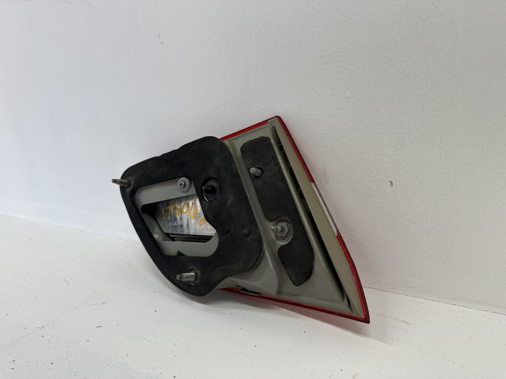 Tail light Damaged Right Passenger RH 16-19 Nissan Sentra 265503YU5A OEM