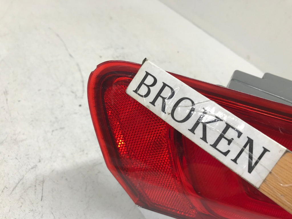 Tail light Damaged Driver LH Jeep Grand Cherokee 2014 17 18 2019 68110017AE OEM
