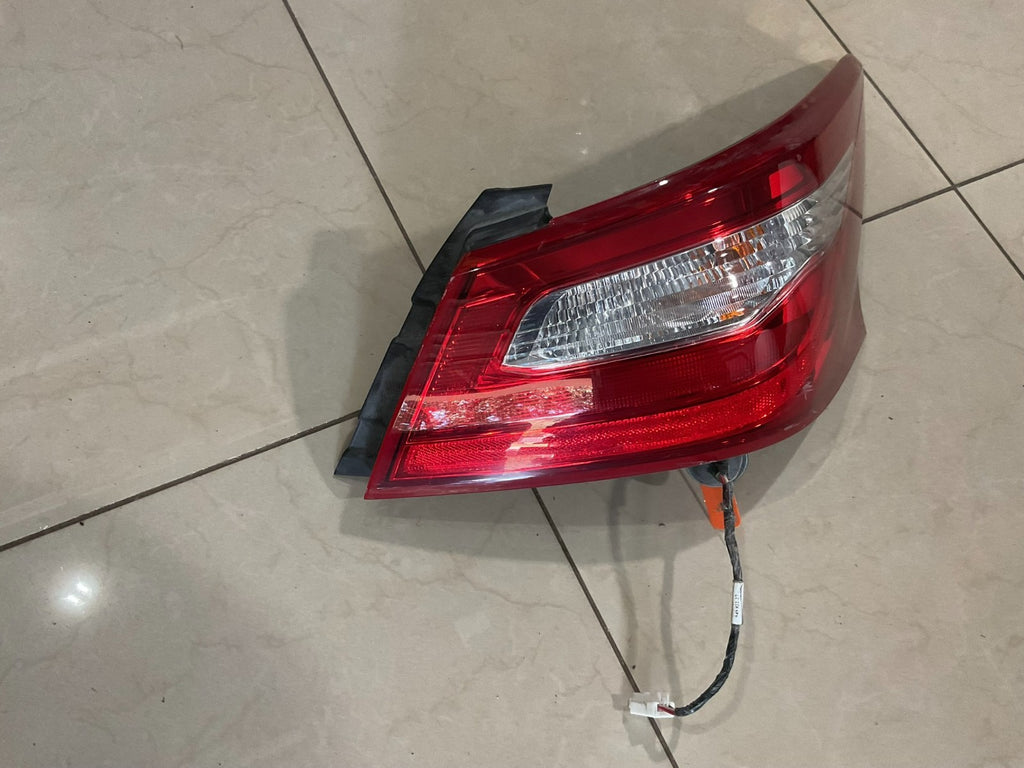 Tail Light Right RH Passenger Nissan Altima 2016 2017 2018 CAPA