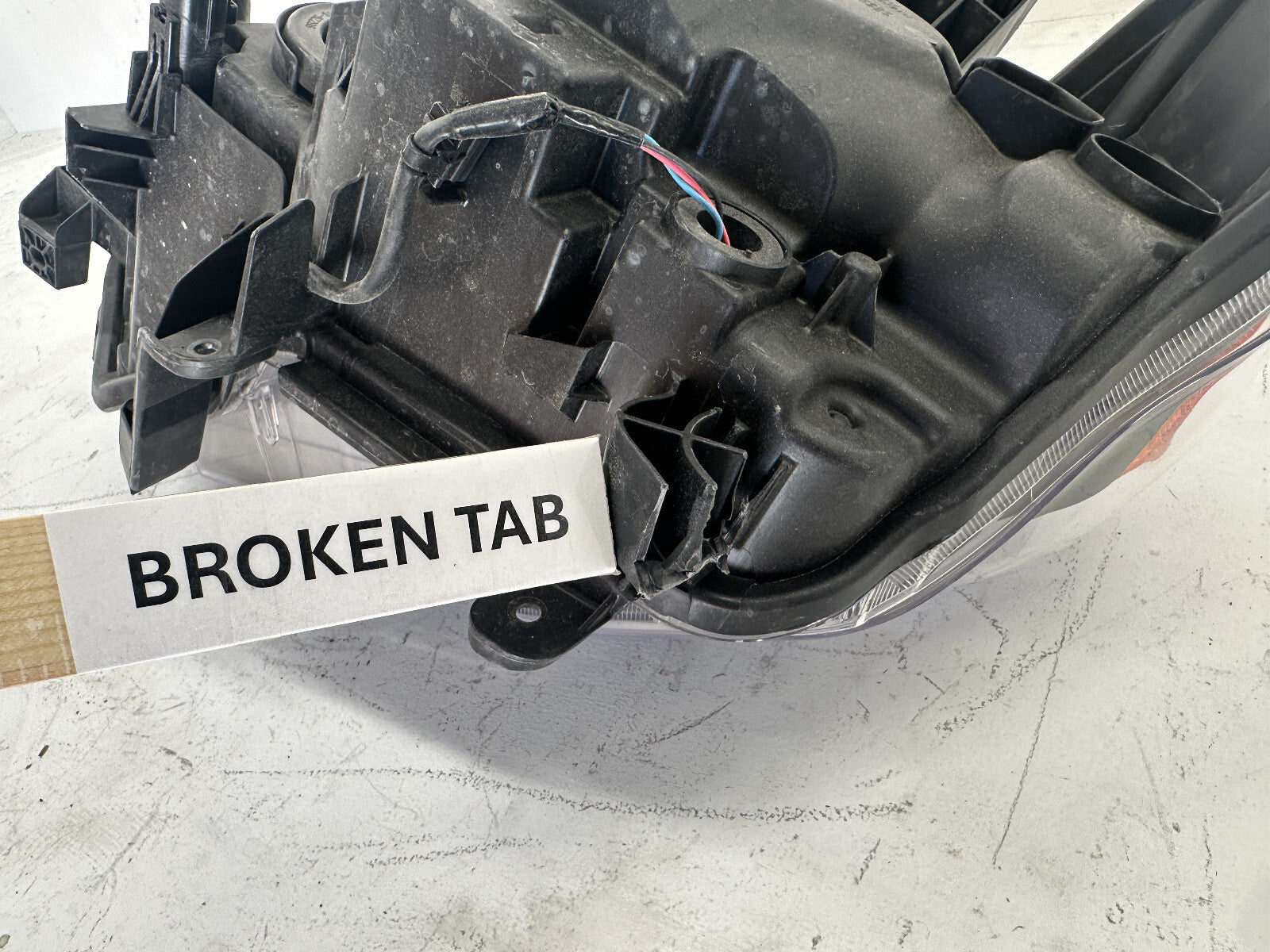 Headlight Damaged Right Passenger RH 2014 - 2019 Toyota 4Runner 8113035541 OEM