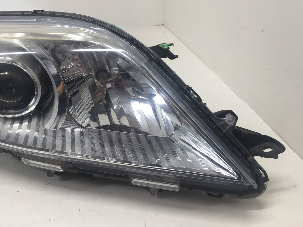 Headlight Damaged Passengers Right RH Toyota Sienna 11-20 8111008030 OEM