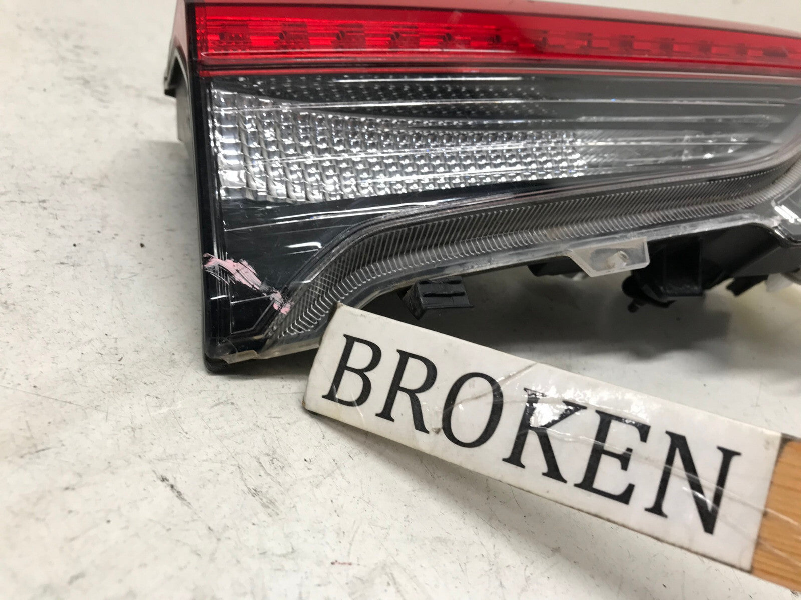 Tail light Damaged LH Driver 2019 2020 2021 Toyota RAV4 81590-42120 OEM