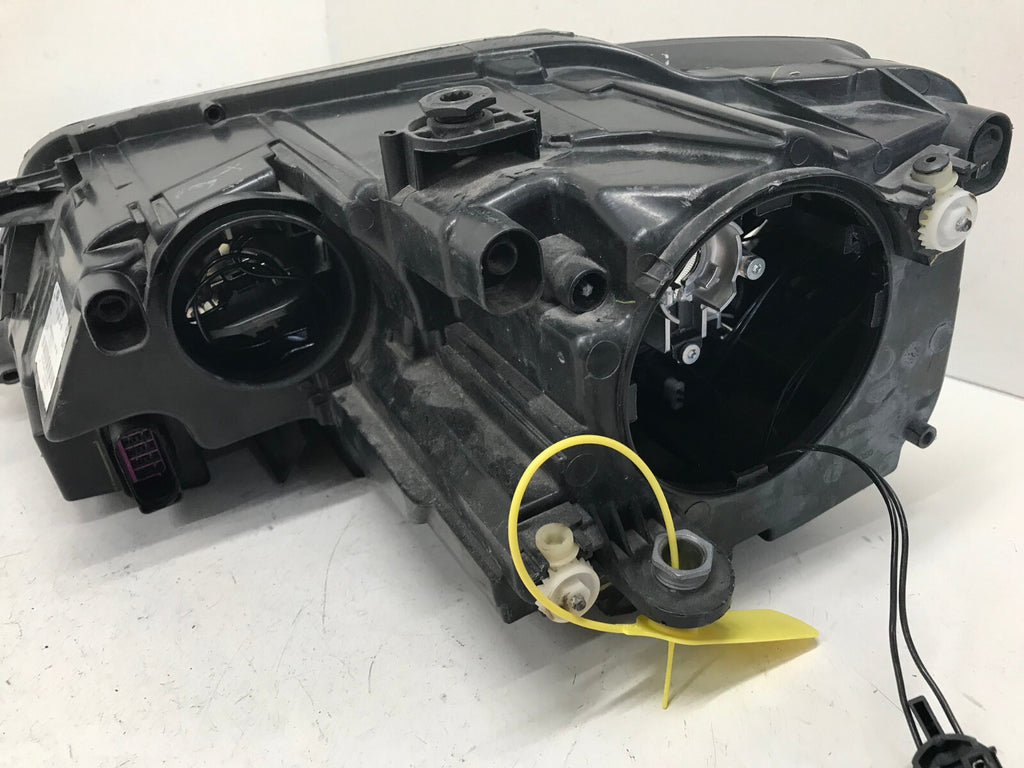Headlight Damaged Passenger RH Volkswagen Jetta Sedan 2011-2014 5C7941006 OEM