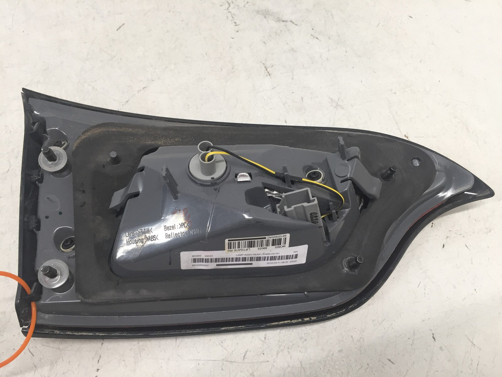 Inner Tail light Damaged Lamp Passenger Jeep Cherokee 14-2018 68102920AC OEM