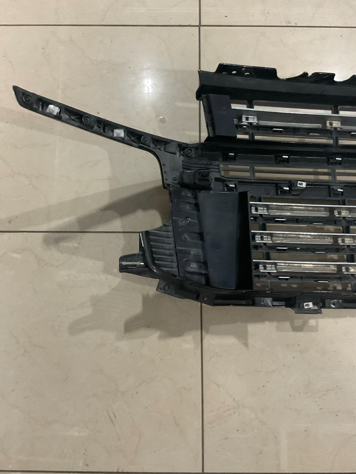 Grille Grill Black/Silver 2021-2022-2023-2024 Chevrolet Tahoe 32020088 OEM